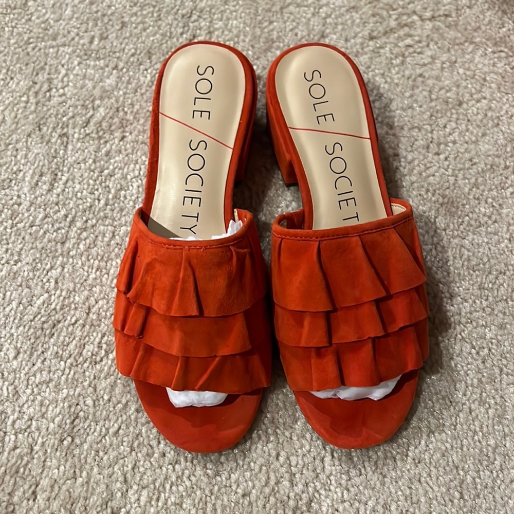 Sole Society shoes!! So Valentia style. Color orange coral! Size 6.5M